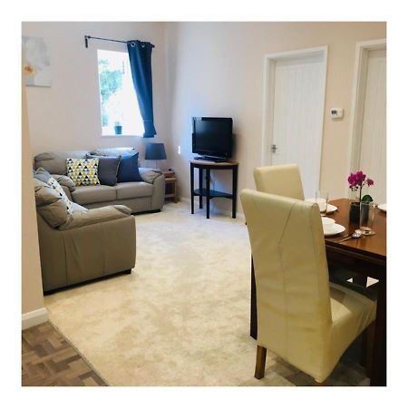 Private 1St Floor Apartment - Perfect For Port Of Dover, Eurotunnel And Short Stays المظهر الخارجي الصورة