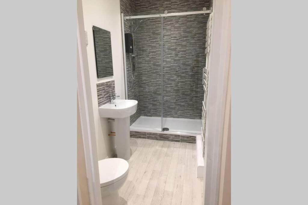 Private 1St Floor Apartment - Perfect For Port Of Dover, Eurotunnel And Short Stays المظهر الخارجي الصورة