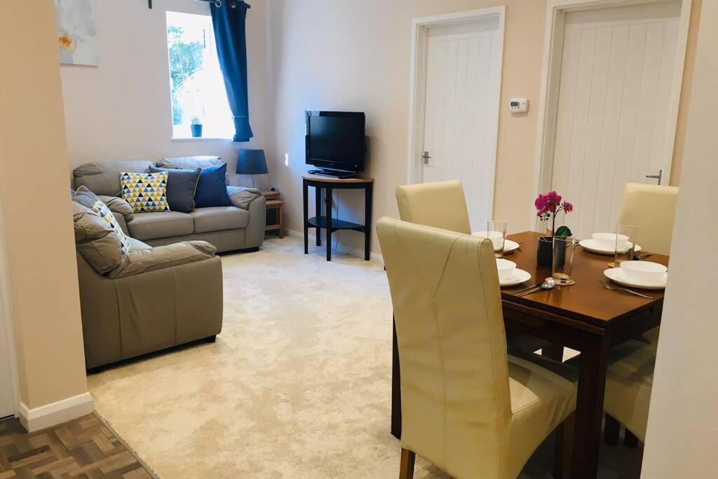 Private 1St Floor Apartment - Perfect For Port Of Dover, Eurotunnel And Short Stays المظهر الخارجي الصورة